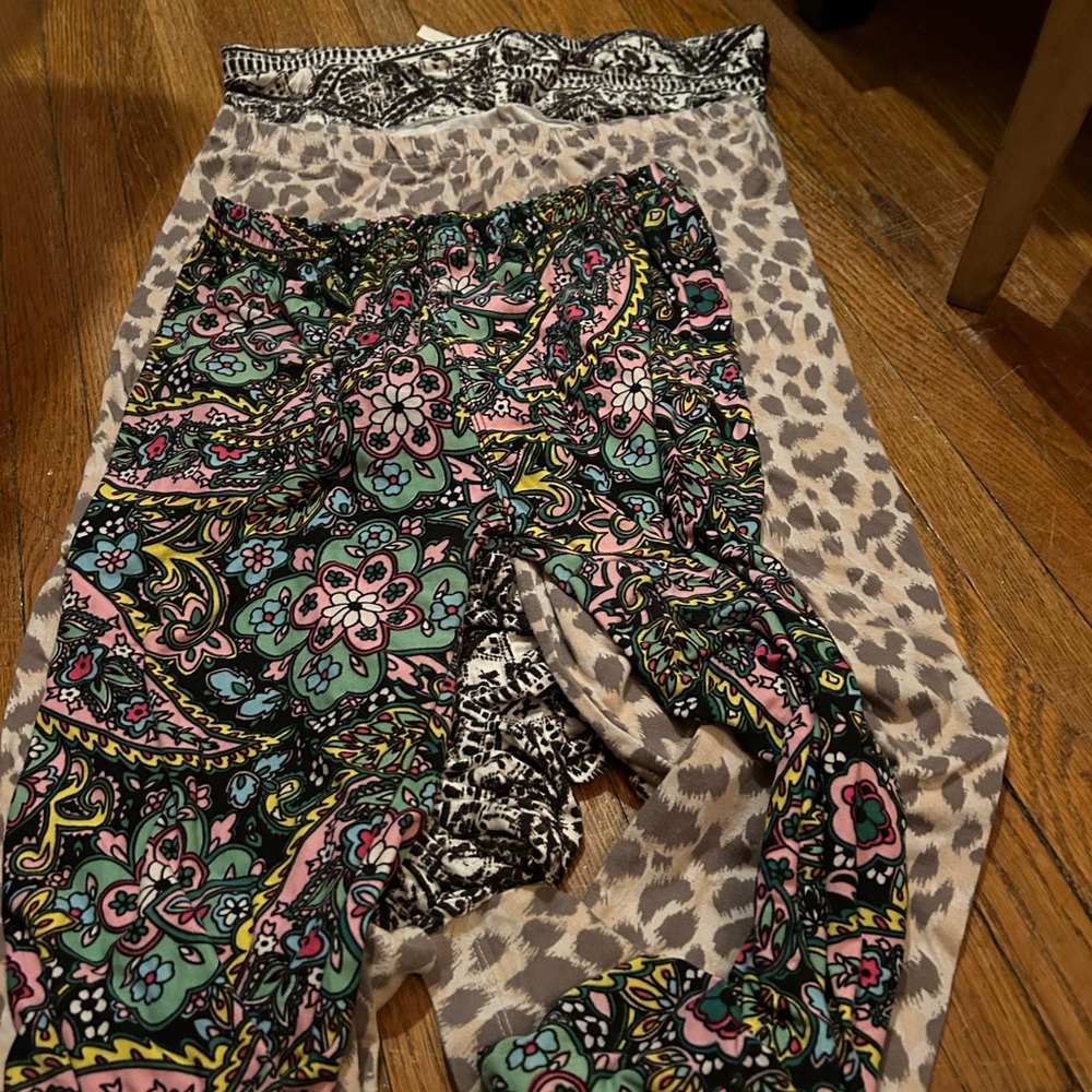 Women’s misc leggings sold together